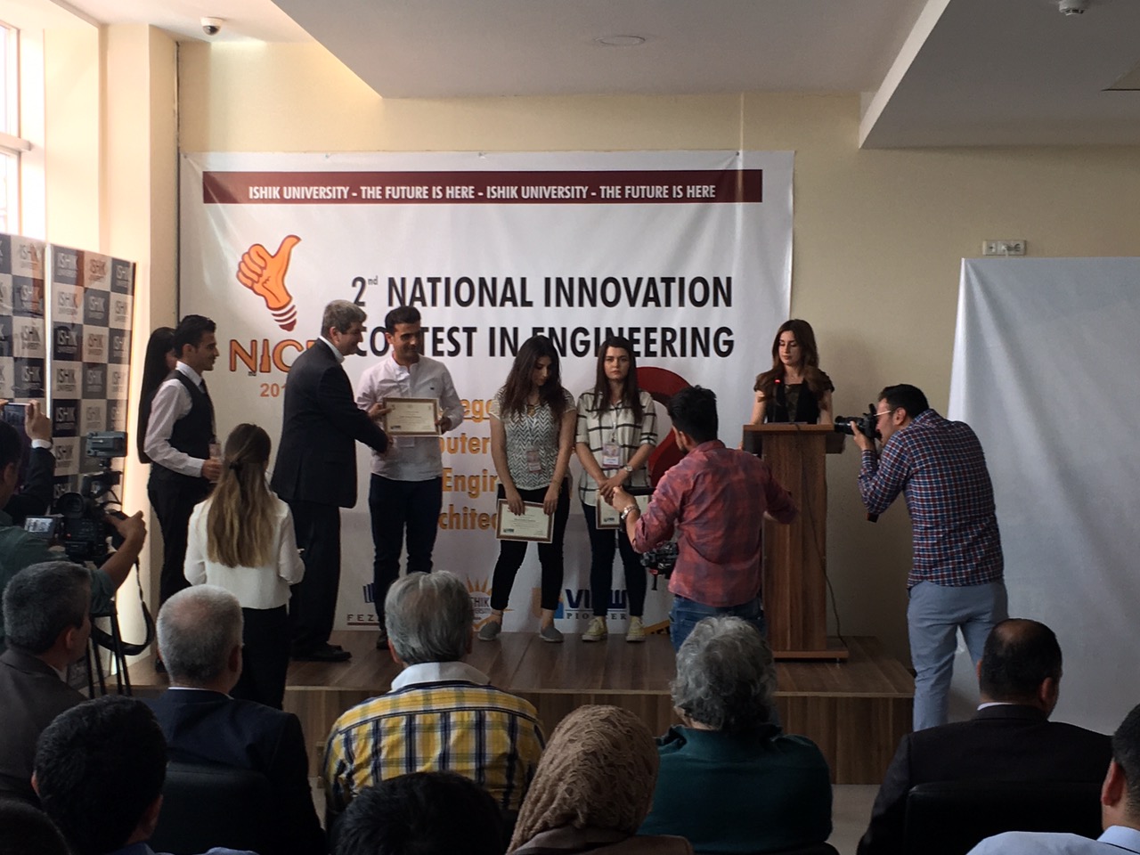 ئه‌ندازیارێكی كورد به‌شداربووانی پیشبڕكێیه‌كی سه‌رسام ده‌كات